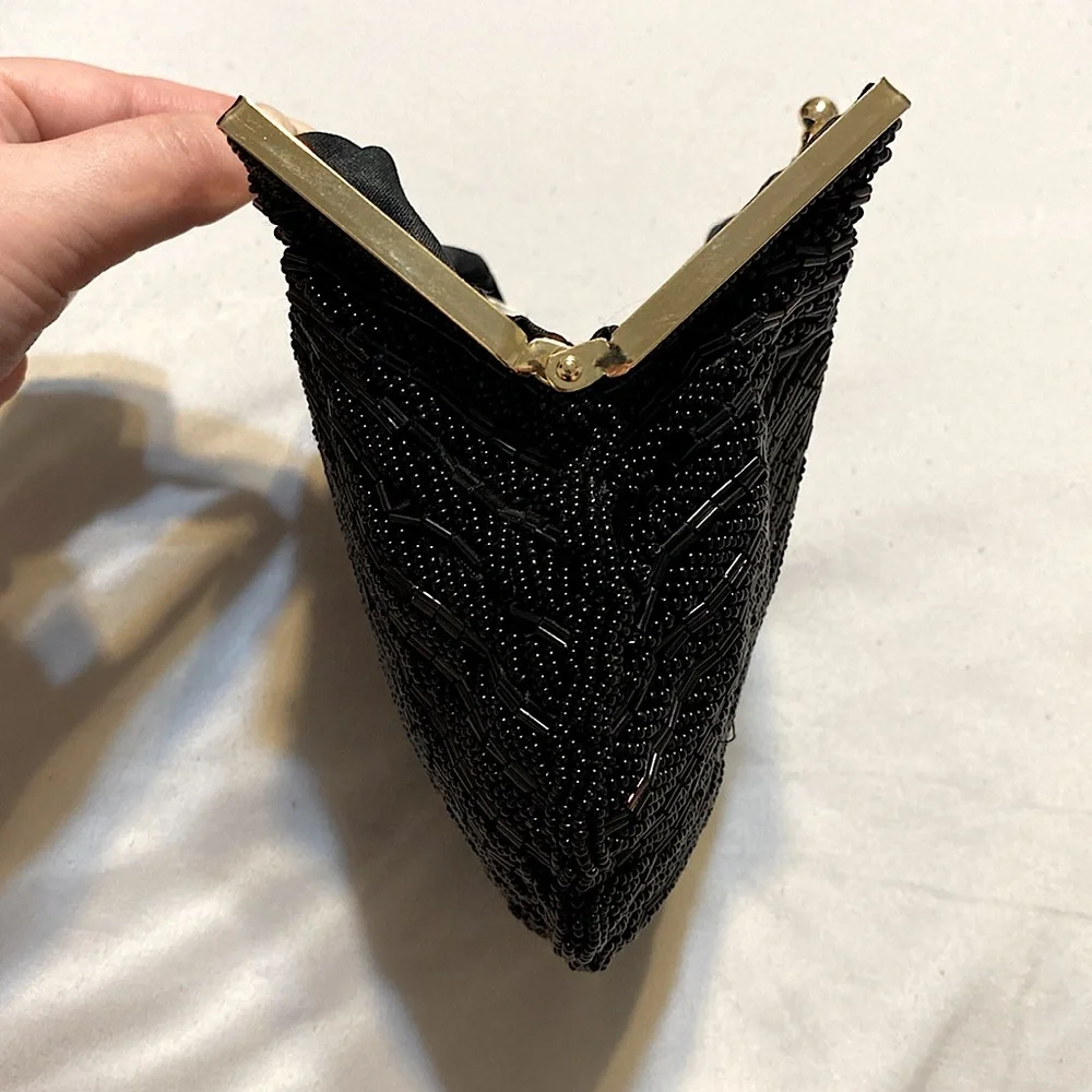 SOLD :: Vintage Lord & Taylor Beaded Clam Clutch - Picture 3 of 6